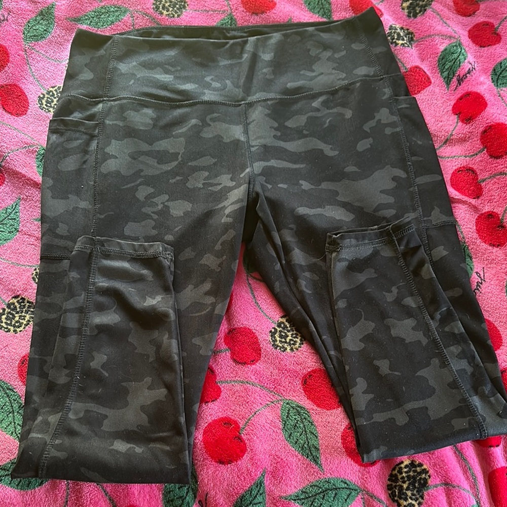 Danskin Black Camo Performance Leggings Stretchy Fit